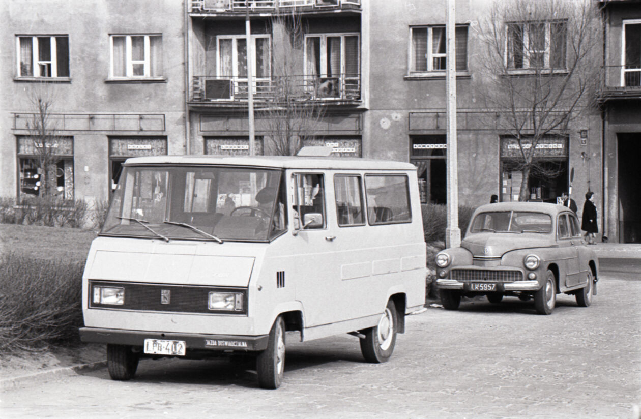  <p>Samochody zaparkowane przy ulicy Jana Hempla w Lublinie. Fot. Wojciech Turżański.</p>