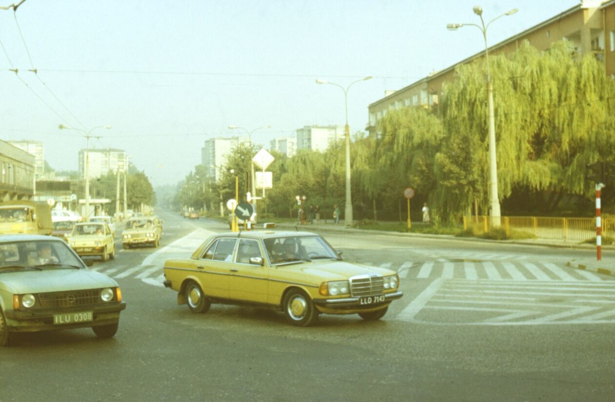  <p>Mercedes przy ulicy Głębokiej w Lublinie. Fot. Wojciech Turżański.</p>