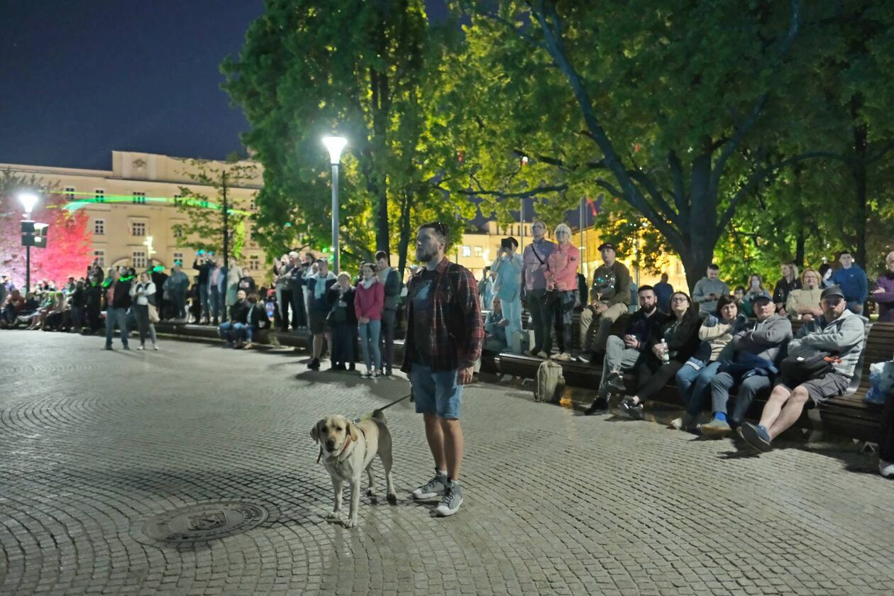  Pierwszy w tym sezonie pokaz lubelskiej fontanny multimedialnej (zdjęcie 18) - Autor: DW