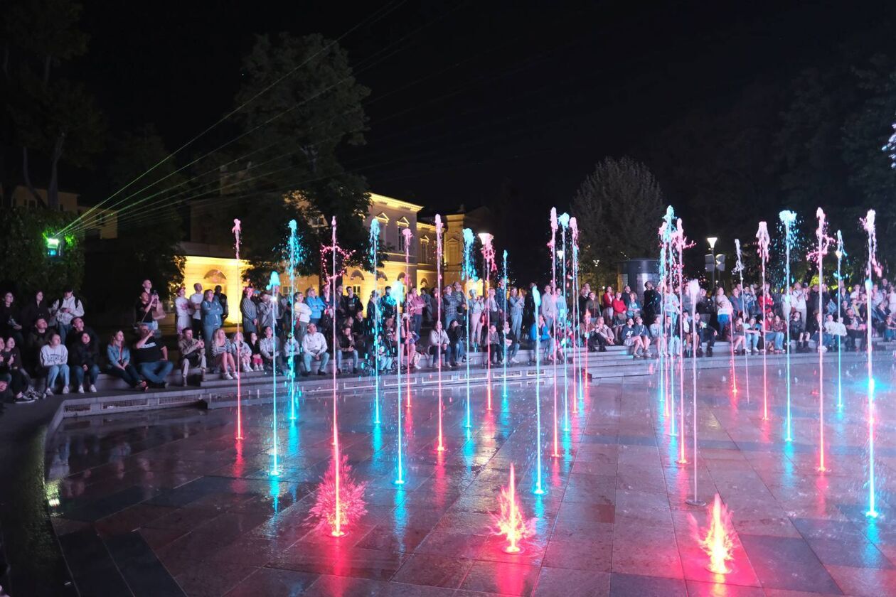 Pierwszy w tym sezonie pokaz lubelskiej fontanny multimedialnej - Autor: DW