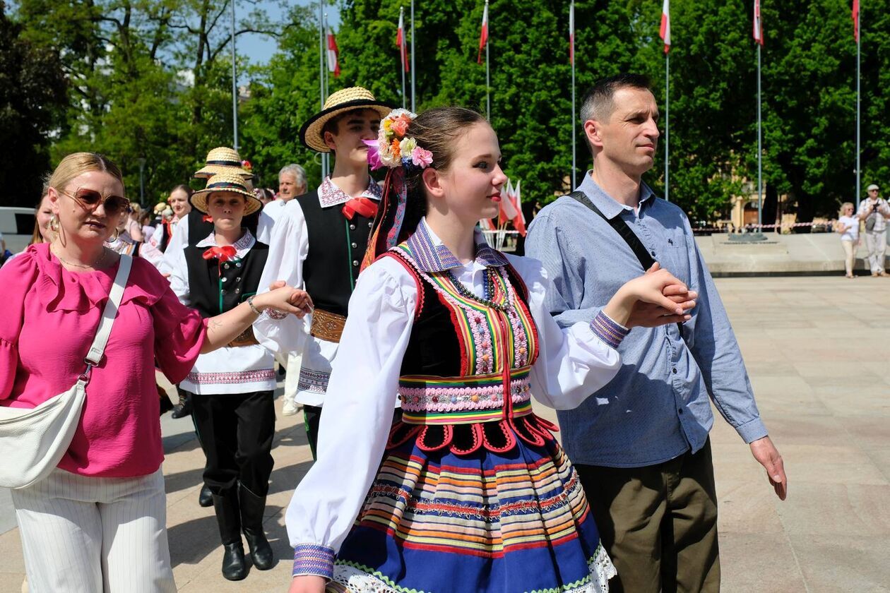  Lublin zatańczył polneza (zdjęcie 35) - Autor: DW