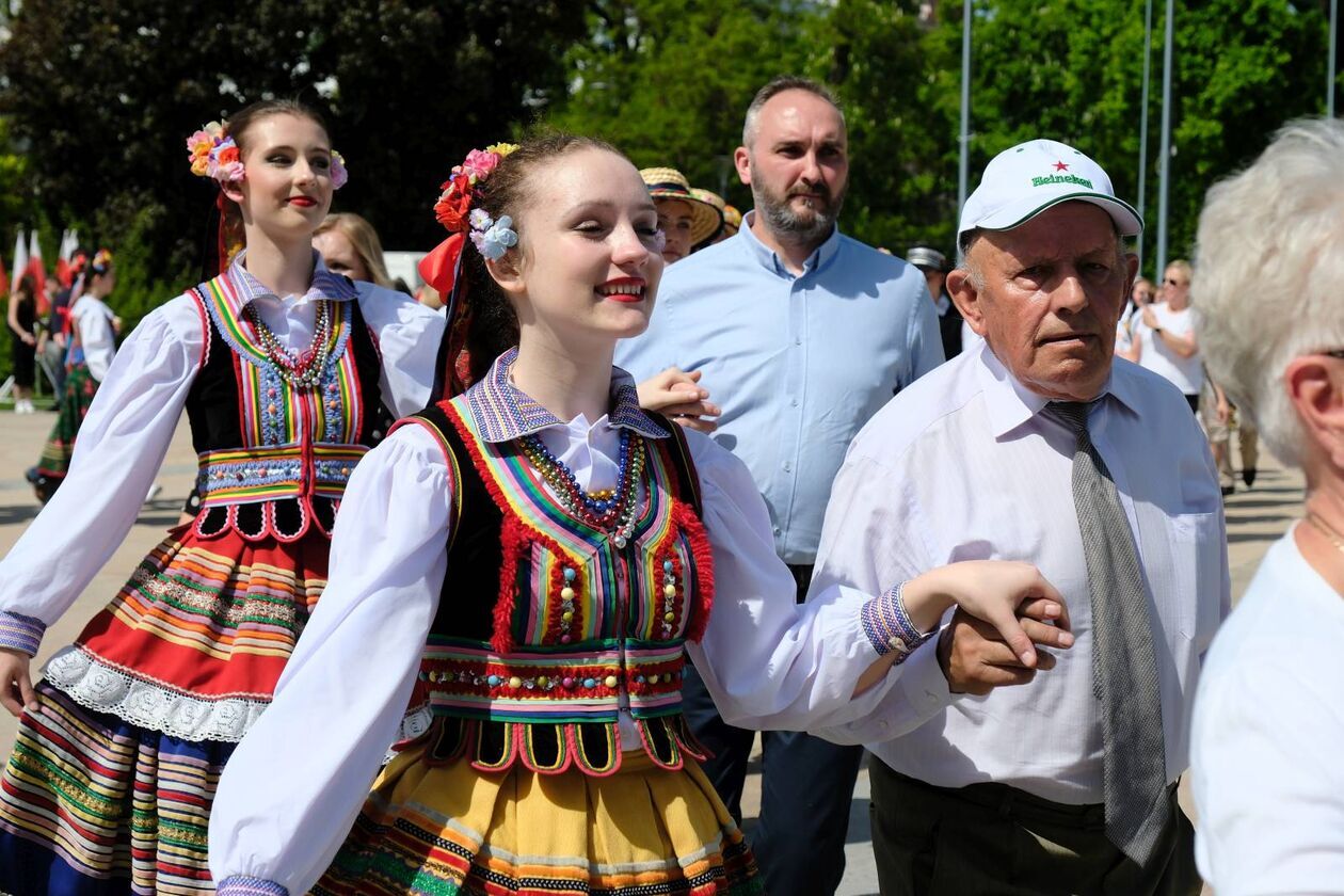  Lublin zatańczył polneza (zdjęcie 40) - Autor: DW