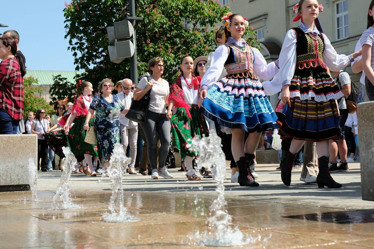  Lublin zatańczył polneza (zdjęcie 45) - Autor: DW