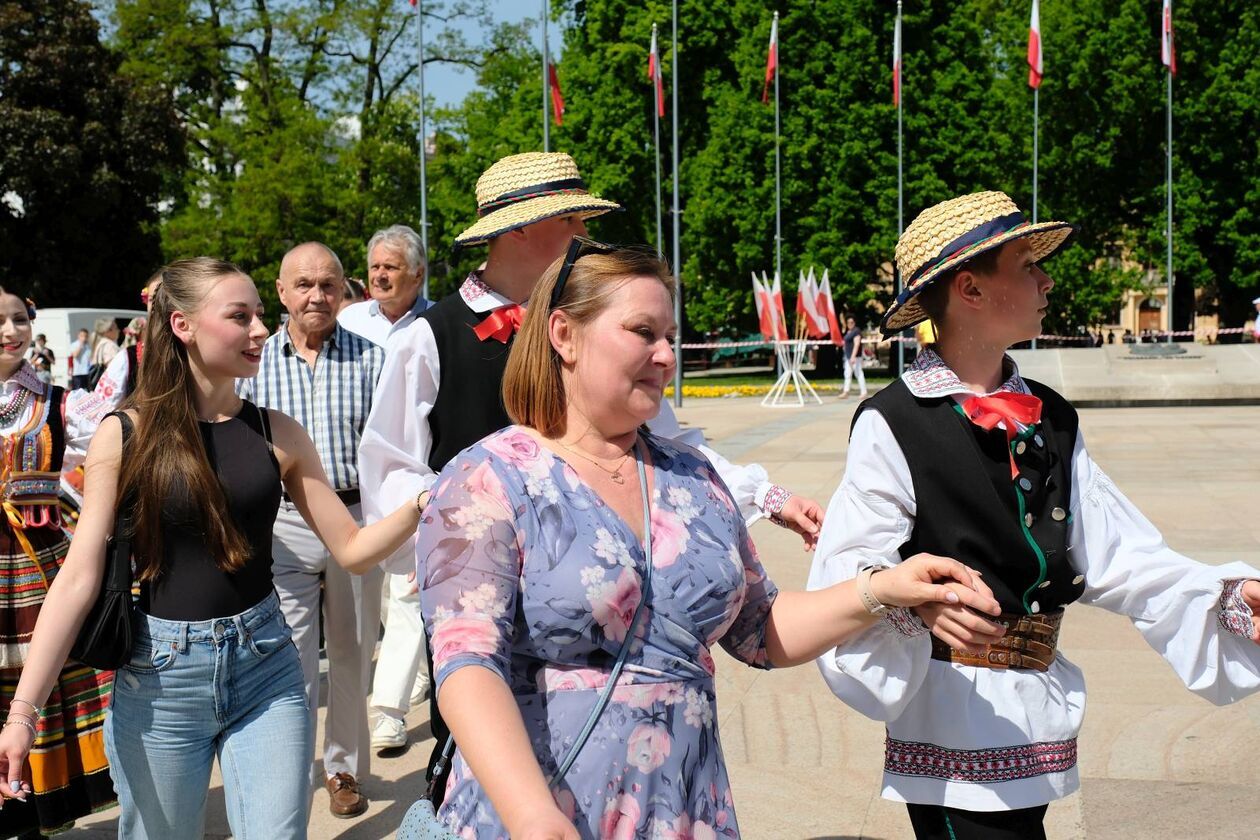  Lublin zatańczył polneza (zdjęcie 36) - Autor: DW