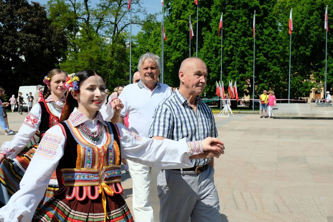  Lublin zatańczył polneza (zdjęcie 37) - Autor: DW