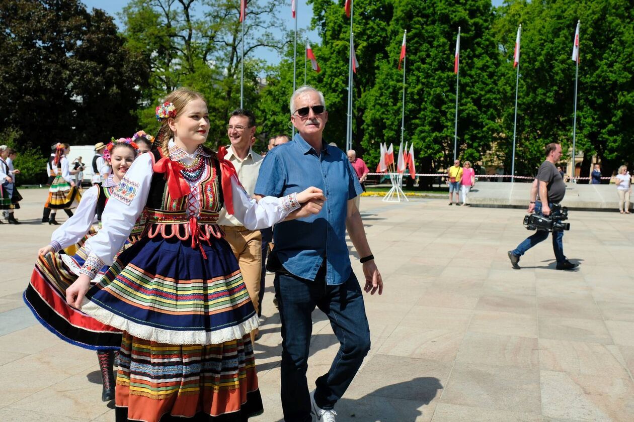  Lublin zatańczył polneza (zdjęcie 33) - Autor: DW