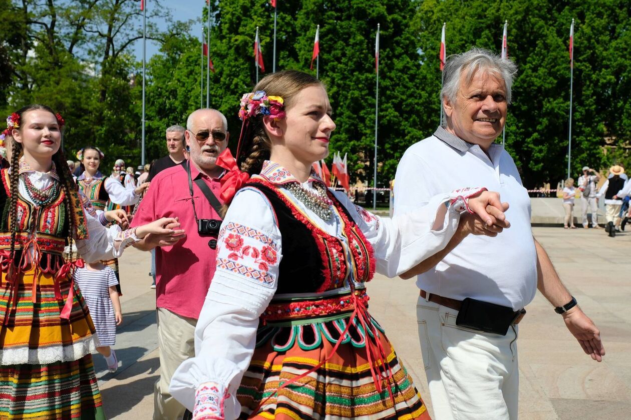  Lublin zatańczył polneza (zdjęcie 38) - Autor: DW