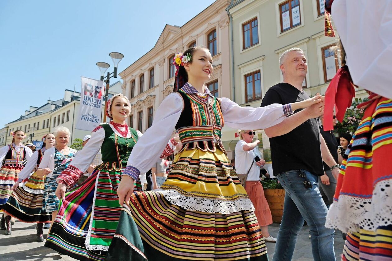  Lublin zatańczył polneza (zdjęcie 7) - Autor: DW