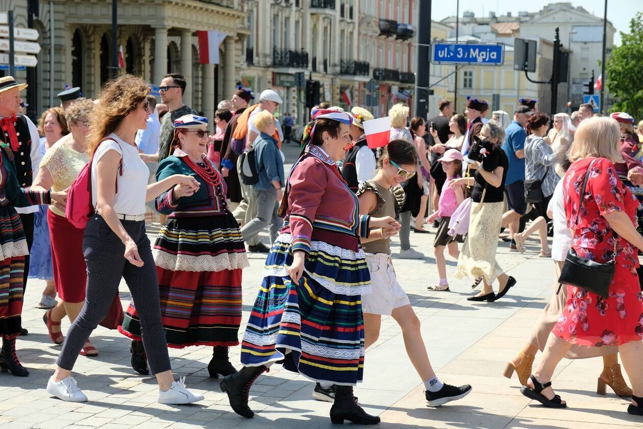  Lublin zatańczył polneza (zdjęcie 42) - Autor: DW