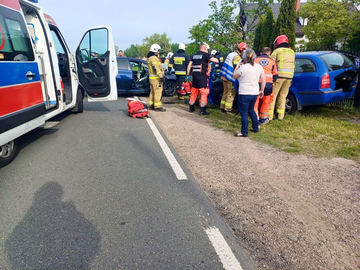  Wypadek na drodze krajowej nr 76 w miejscowości Wólka Zastawska (zdjęcie 5) - Autor: Facebook/OSP KSRG Tuchowicz
