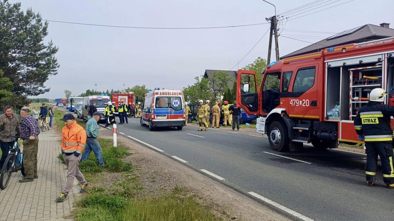  Wypadek na drodze krajowej nr 76 w miejscowości Wólka Zastawska  - Autor: Facebook/OSP KSRG Tuchowicz