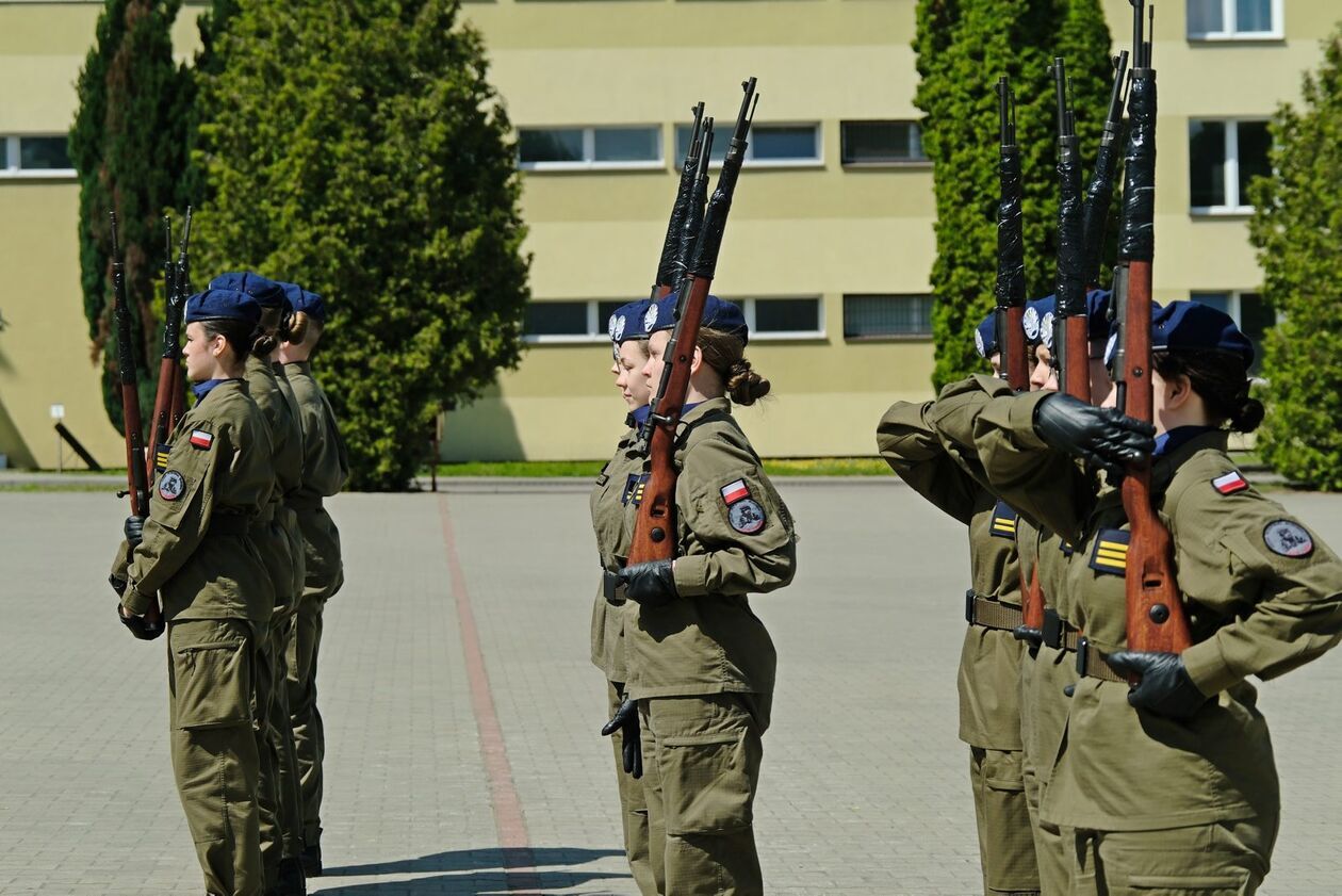  Wojewódzki Przegląd Musztry Klas Mundurowych w 19 LBZ (zdjęcie 54) - Autor: DW