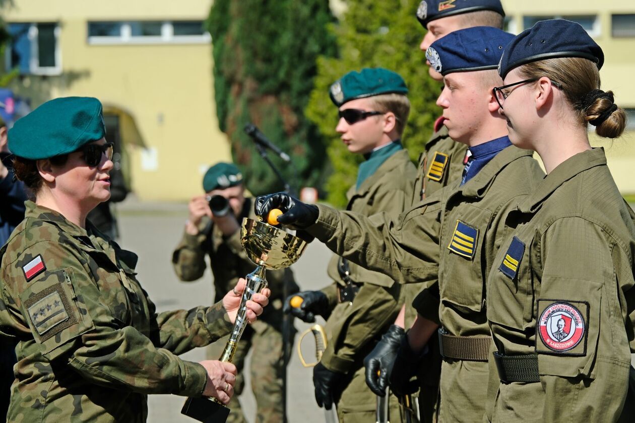  Wojewódzki Przegląd Musztry Klas Mundurowych w 19 LBZ (zdjęcie 10) - Autor: DW