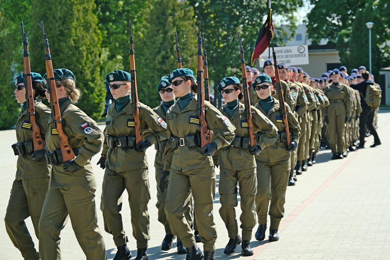  Wojewódzki Przegląd Musztry Klas Mundurowych w 19 LBZ (zdjęcie 13) - Autor: DW