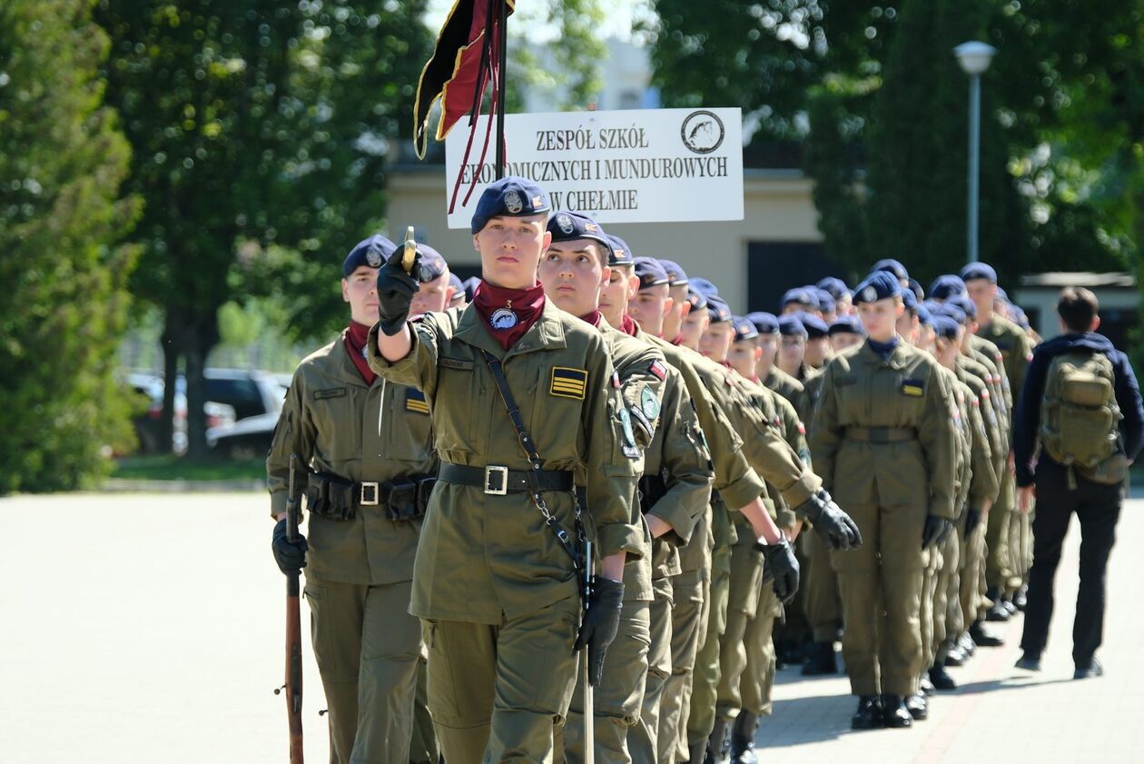  Wojewódzki Przegląd Musztry Klas Mundurowych w 19 LBZ (zdjęcie 14) - Autor: DW