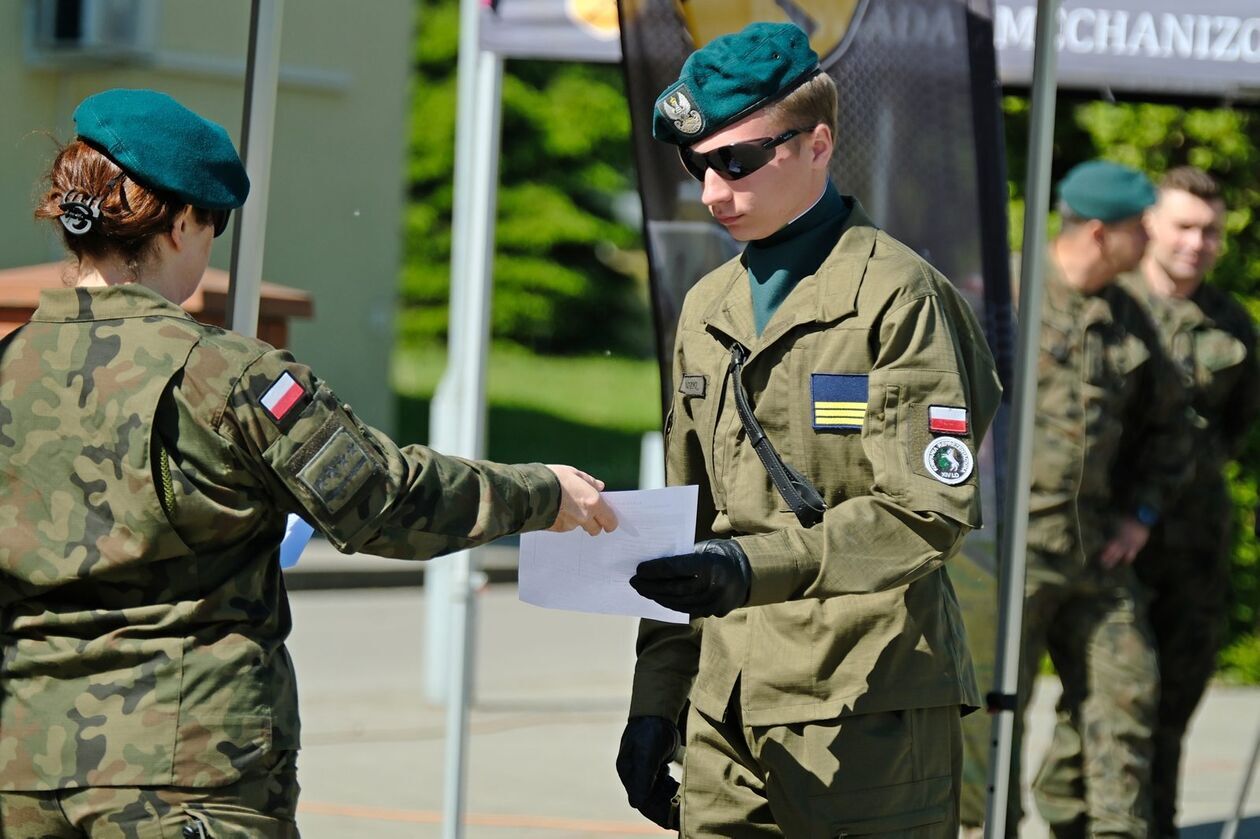  Wojewódzki Przegląd Musztry Klas Mundurowych w 19 LBZ (zdjęcie 17) - Autor: DW