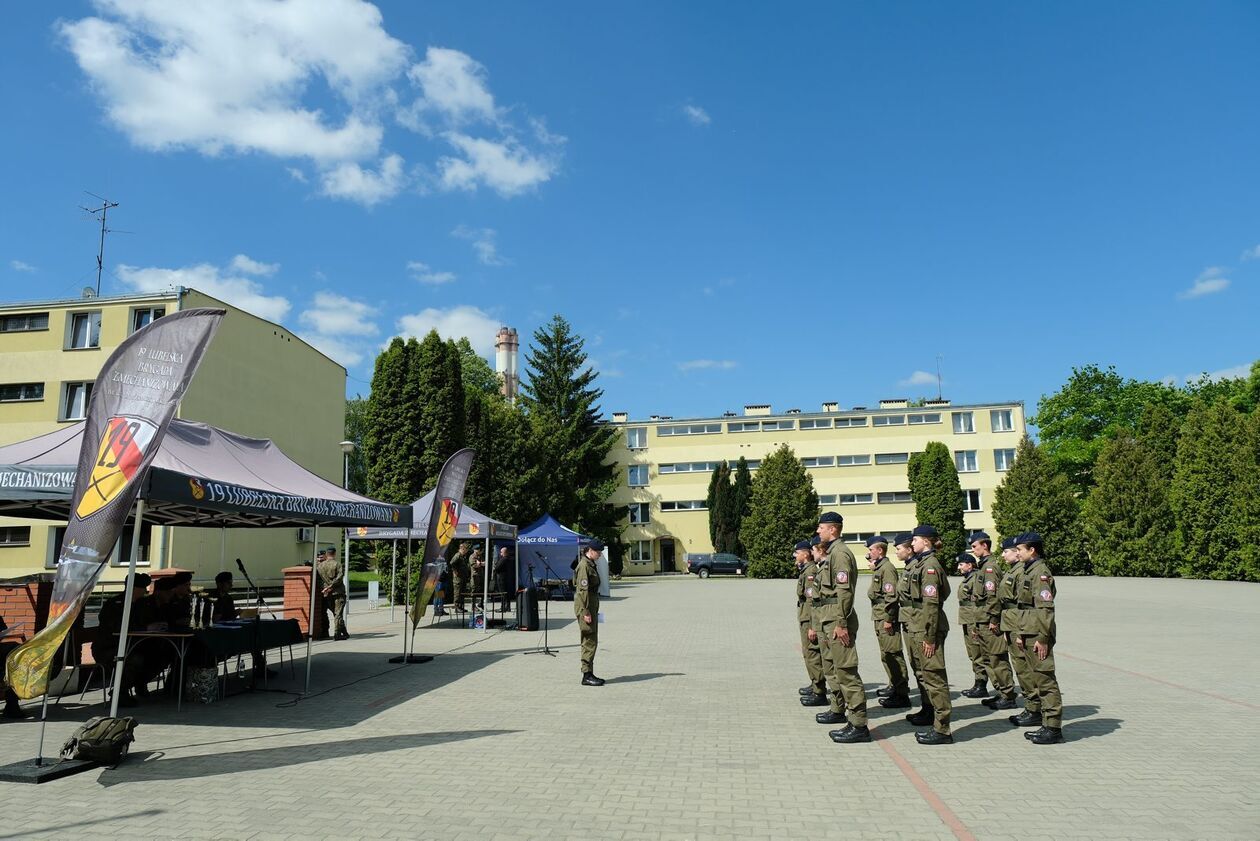  Wojewódzki Przegląd Musztry Klas Mundurowych w 19 LBZ (zdjęcie 37) - Autor: DW