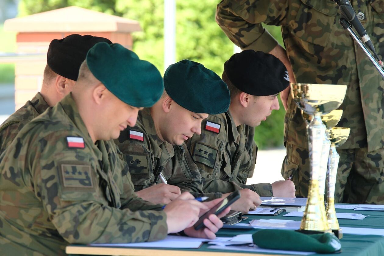  Wojewódzki Przegląd Musztry Klas Mundurowych w 19 LBZ (zdjęcie 33) - Autor: DW