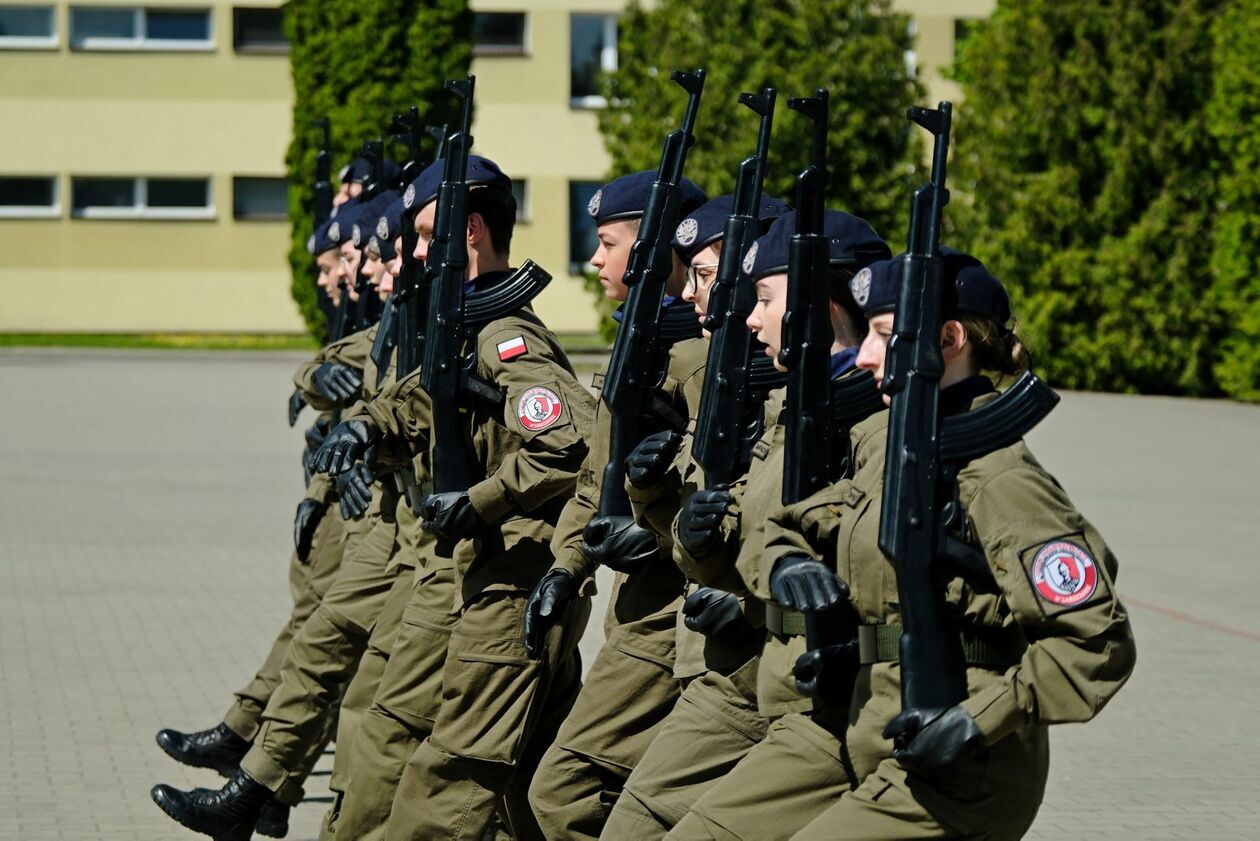  Wojewódzki Przegląd Musztry Klas Mundurowych w 19 LBZ (zdjęcie 42) - Autor: DW