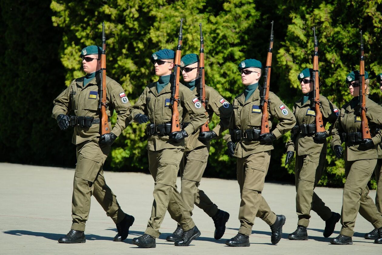  Wojewódzki Przegląd Musztry Klas Mundurowych w 19 LBZ (zdjęcie 2) - Autor: DW