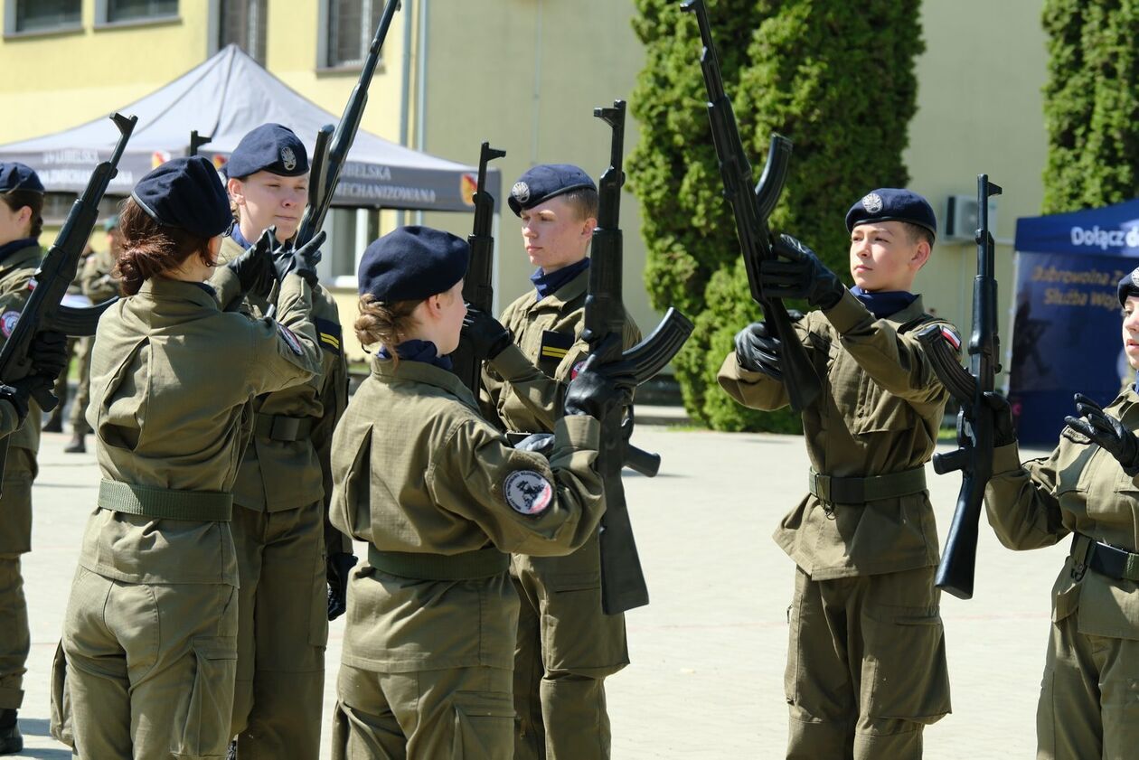  Wojewódzki Przegląd Musztry Klas Mundurowych w 19 LBZ (zdjęcie 45) - Autor: DW