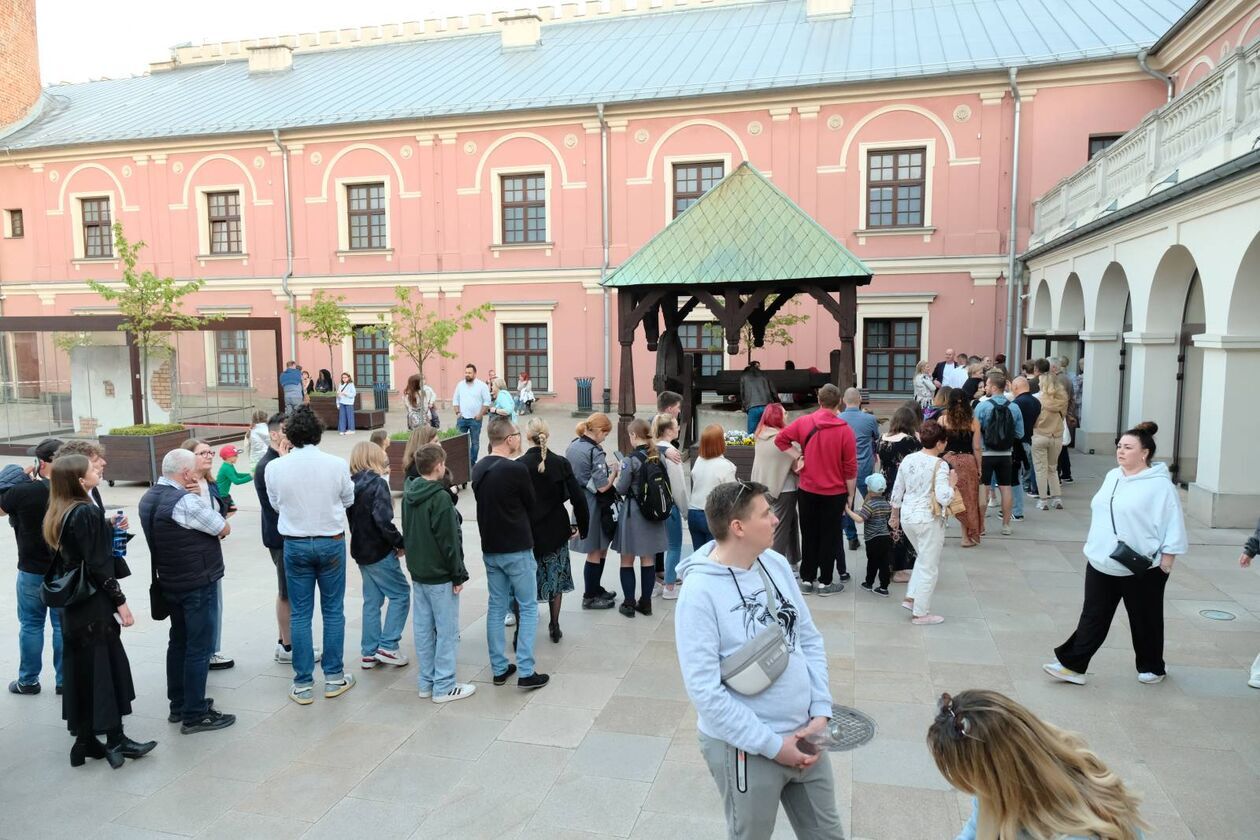  Noc Muzeów. Muzeum Narodowe - szturm zwiedzających na lubelski zamek (zdjęcie 29) - Autor: DW