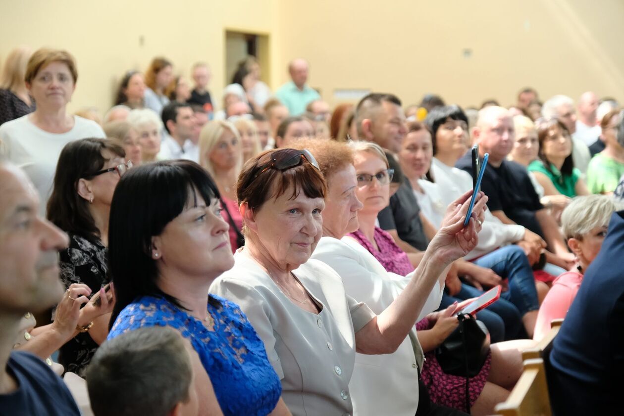  Specjalny Ośrodek Szkolno - Wychowawczy nr 1: występy podopiecznych z okazji Dnia Matki (zdjęcie 16) - Autor: DW