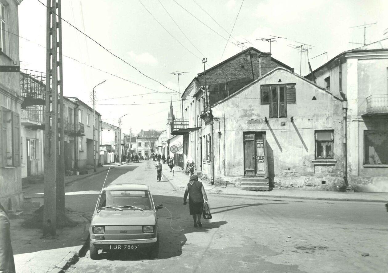  <p>Ryki, widok w kierunku ul. Łukowskiej od ul. Wylot, w głębi neogotycka wieża kościoła p.w. Zbawiciela.</p>