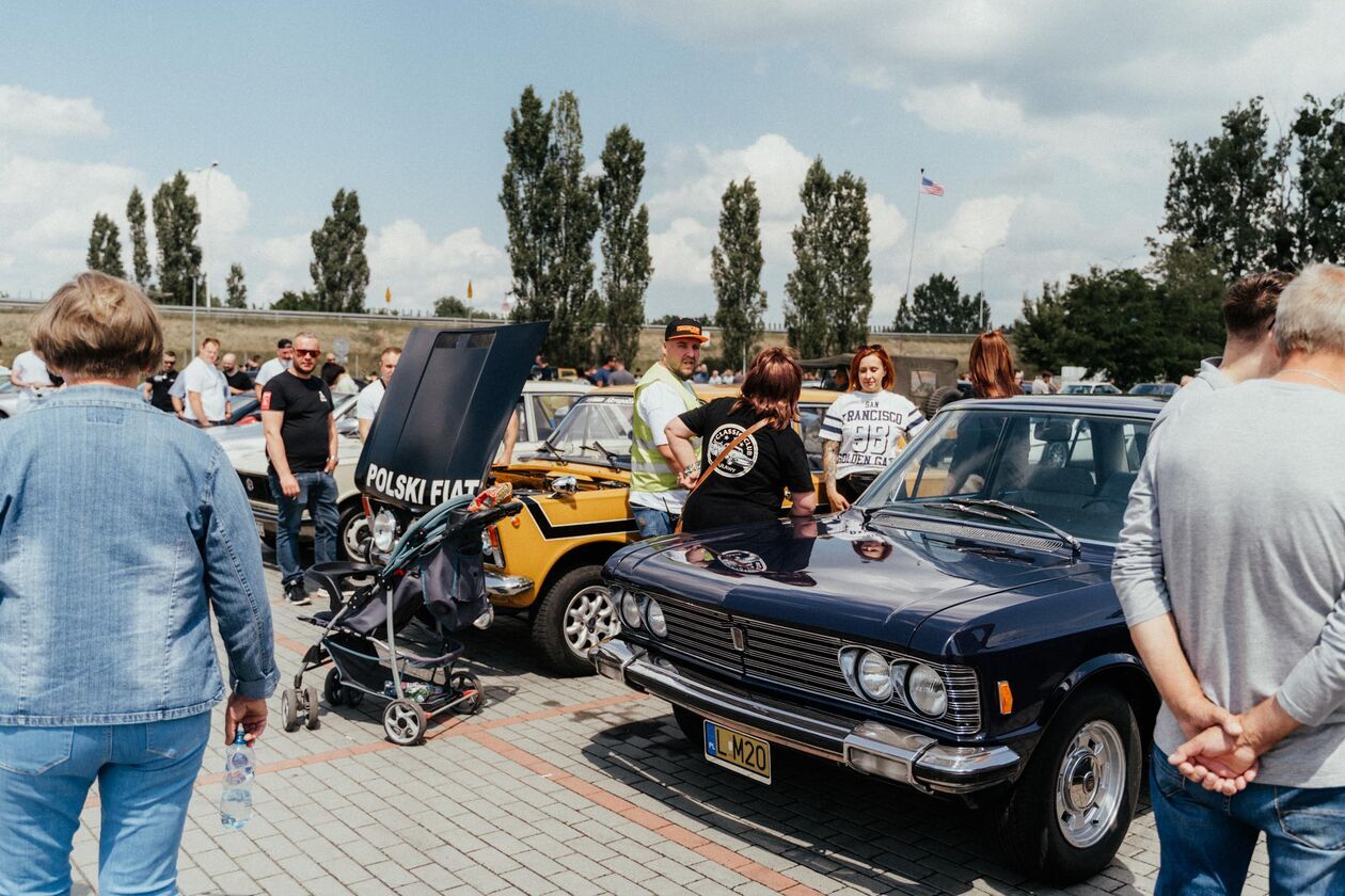  Klasyki mają się dobrze. Stare samochody w Puławach (zdjęcie 1) - Autor: M. Szubartowski