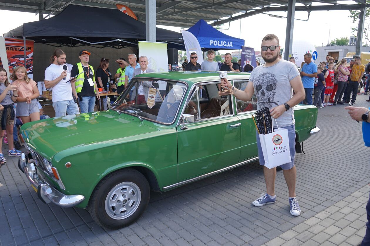  Klasyki mają się dobrze. Stare samochody w Puławach (zdjęcie 1) - Autor: UM Puławy