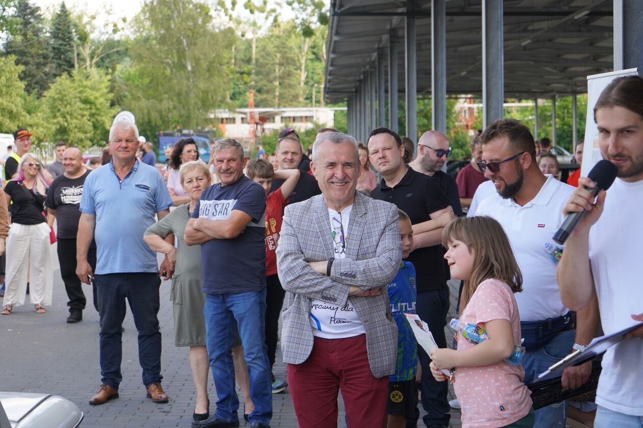  Klasyki mają się dobrze. Stare samochody w Puławach (zdjęcie 1) - Autor: UM Puławy