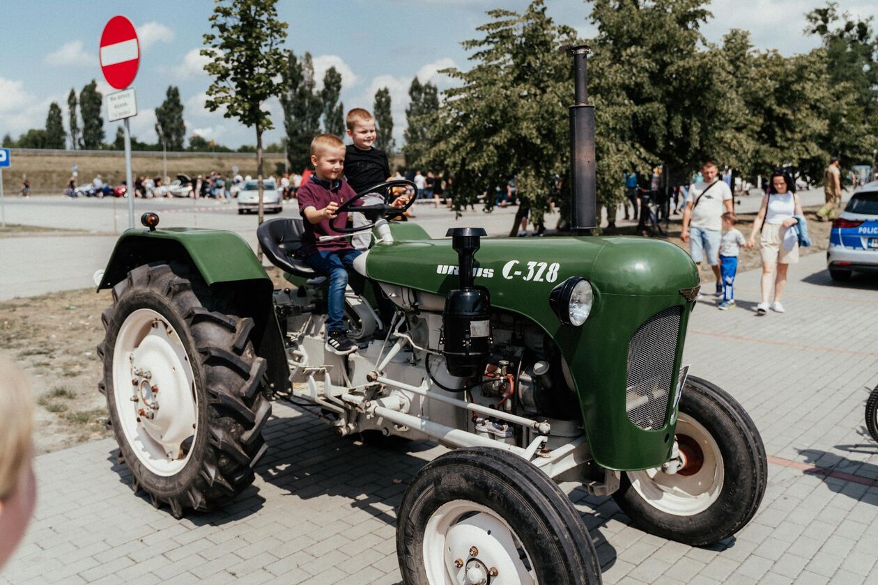  Klasyki mają się dobrze. Stare samochody w Puławach (zdjęcie 1) - Autor: M. Szubartowski