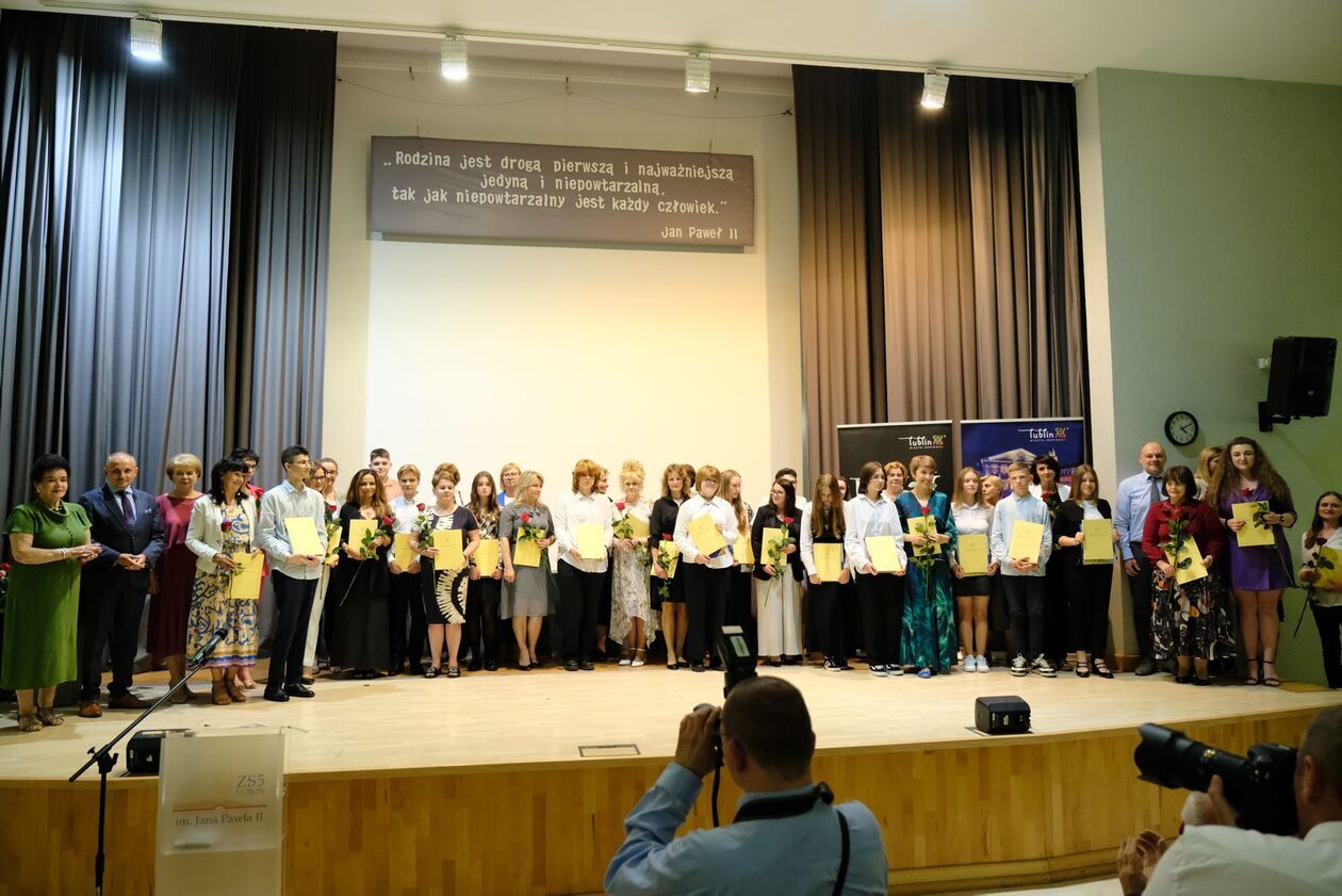  Stypendia dla uczniów podstawówek– laureatów konkursów przedmiotowych i tematycznych (zdjęcie 104) - Autor: DW