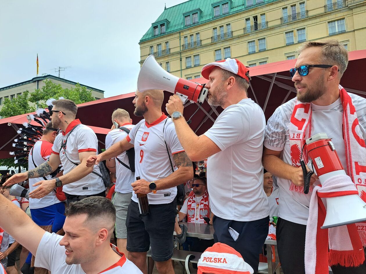  Biało-czerwoni kibice gotowi na mecz (zdjęcie 1) - Autor: BAS, nadesłane od Czytelników