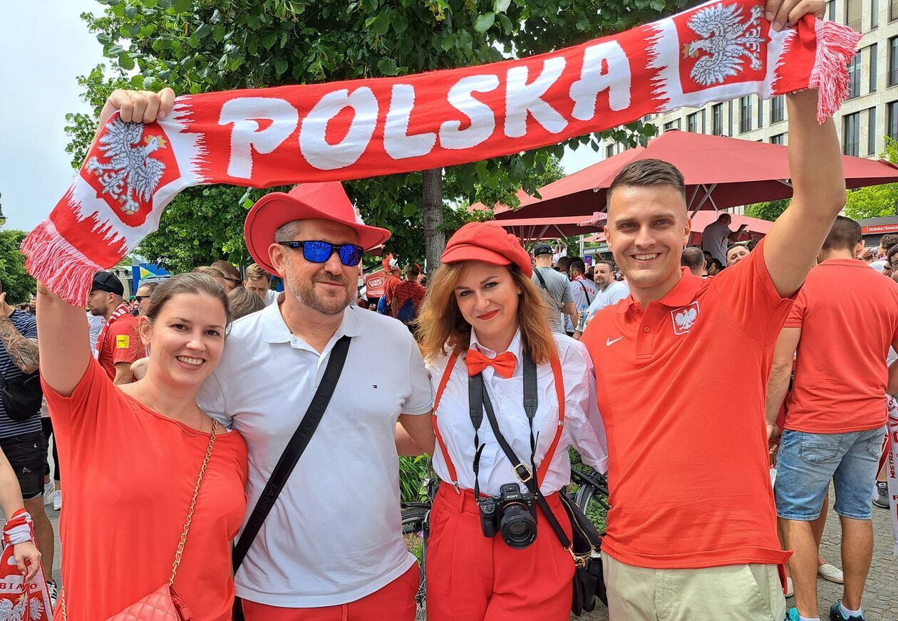  Biało-czerwoni kibice gotowi na mecz (zdjęcie 1) - Autor: BAS, nadesłane od Czytelników