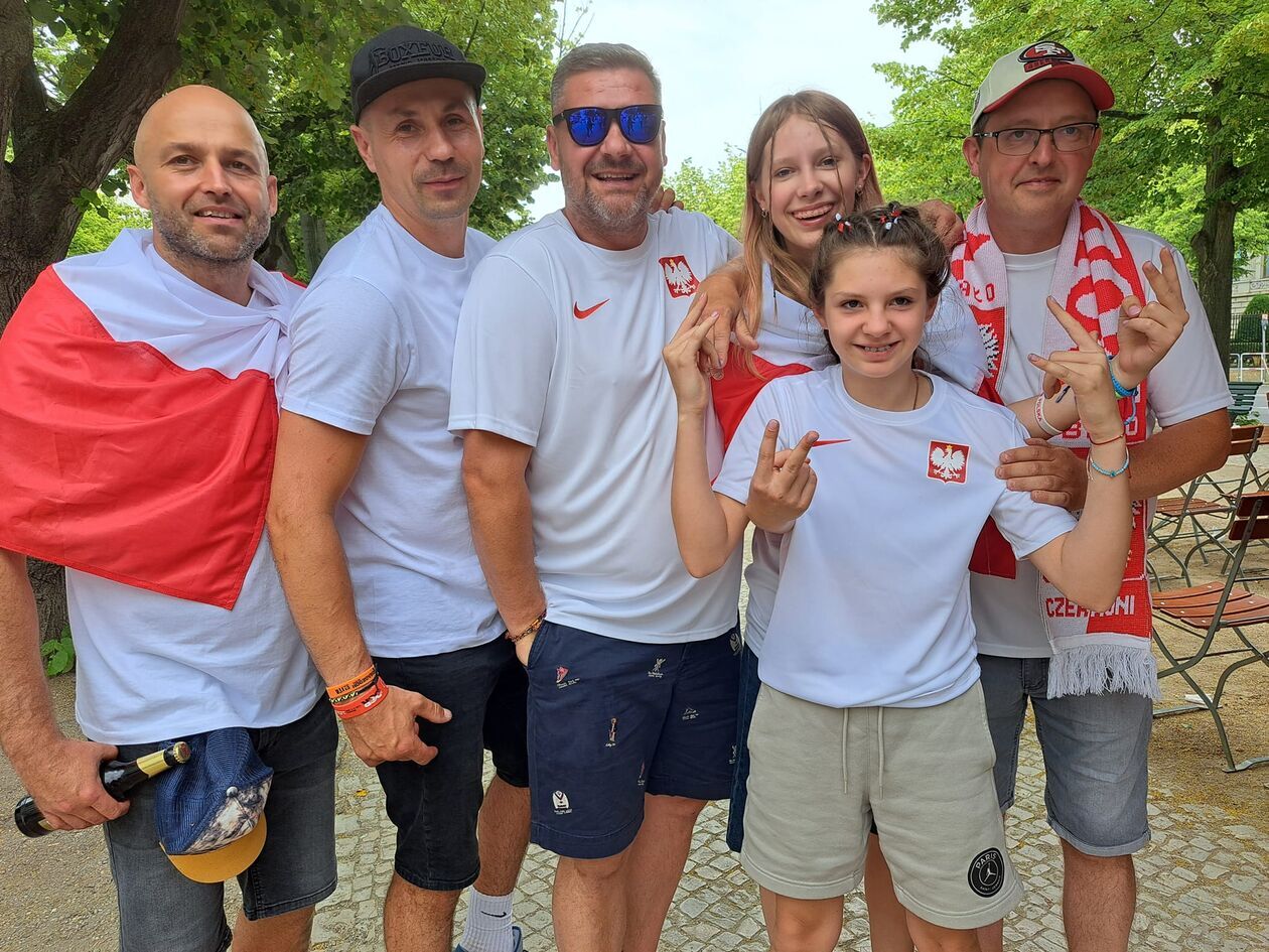 Biało-czerwoni kibice gotowi na mecz (zdjęcie 1) - Autor: BAS, nadesłane od Czytelników