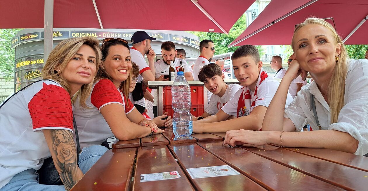  Biało-czerwoni kibice gotowi na mecz (zdjęcie 1) - Autor: BAS, nadesłane od Czytelników