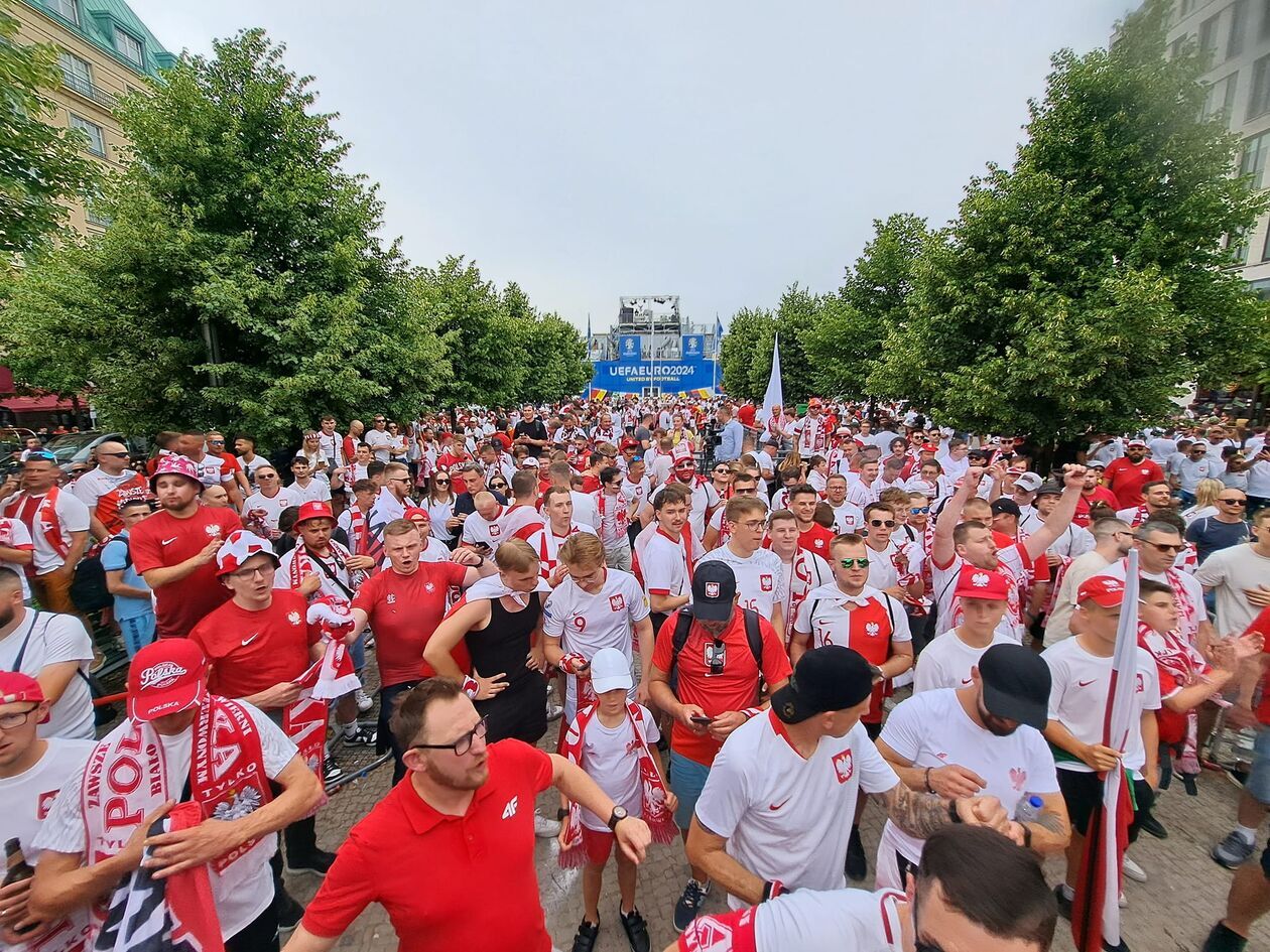  Biało-czerwoni kibice gotowi na mecz (zdjęcie 1) - Autor: BAS, nadesłane od Czytelników