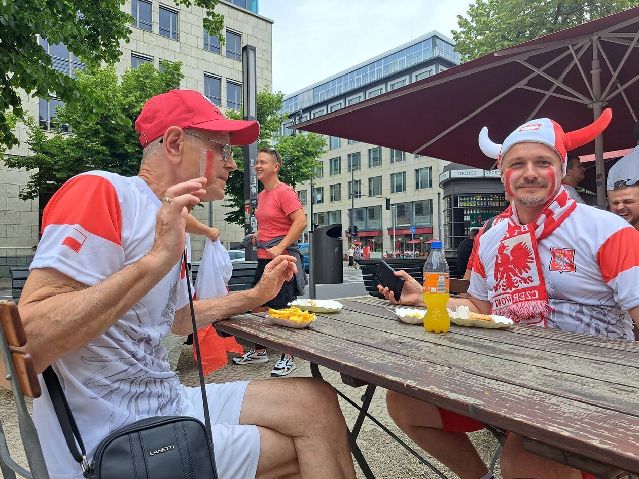  Biało-czerwoni kibice gotowi na mecz (zdjęcie 1) - Autor: BAS, nadesłane od Czytelników