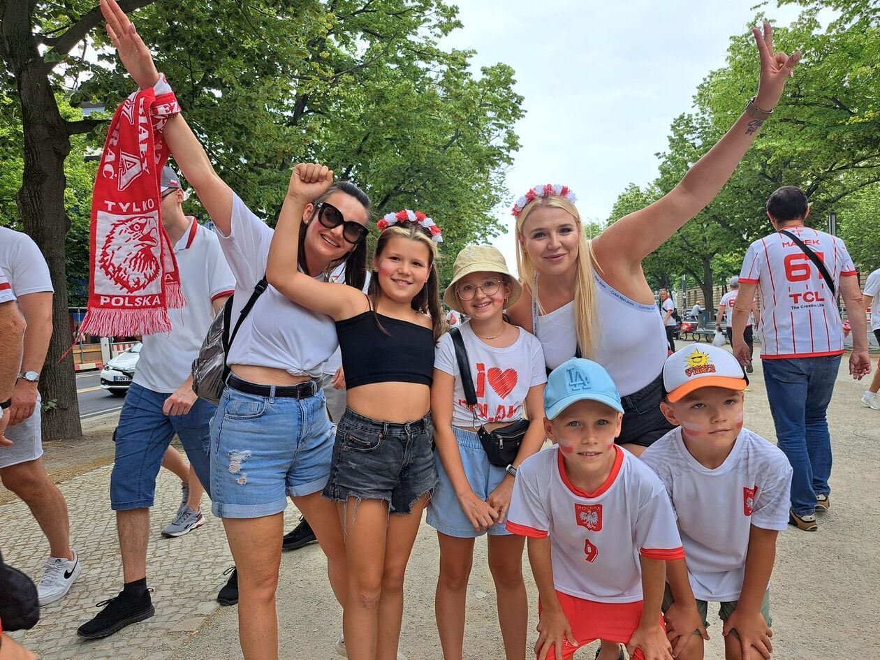  Biało-czerwoni kibice gotowi na mecz (zdjęcie 1) - Autor: BAS, nadesłane od Czytelników