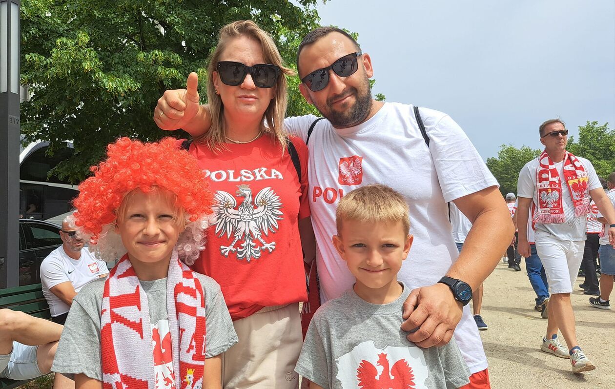  Biało-czerwoni kibice gotowi na mecz (zdjęcie 1) - Autor: BAS, nadesłane od Czytelników