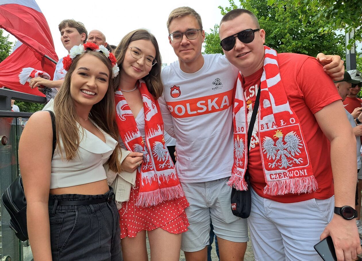  Biało-czerwoni kibice gotowi na mecz (zdjęcie 1) - Autor: BAS, nadesłane od Czytelników