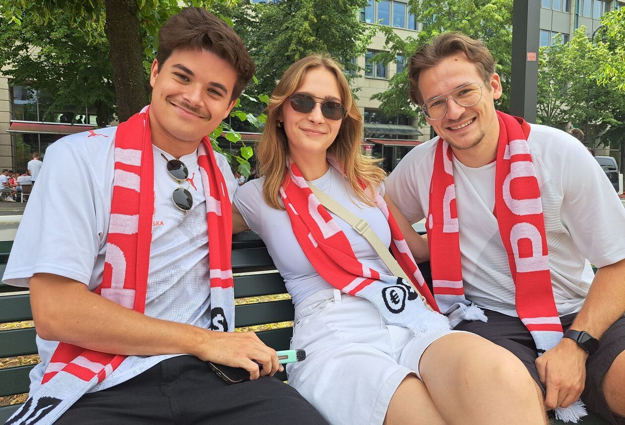  Biało-czerwoni kibice gotowi na mecz (zdjęcie 1) - Autor: BAS, nadesłane od Czytelników