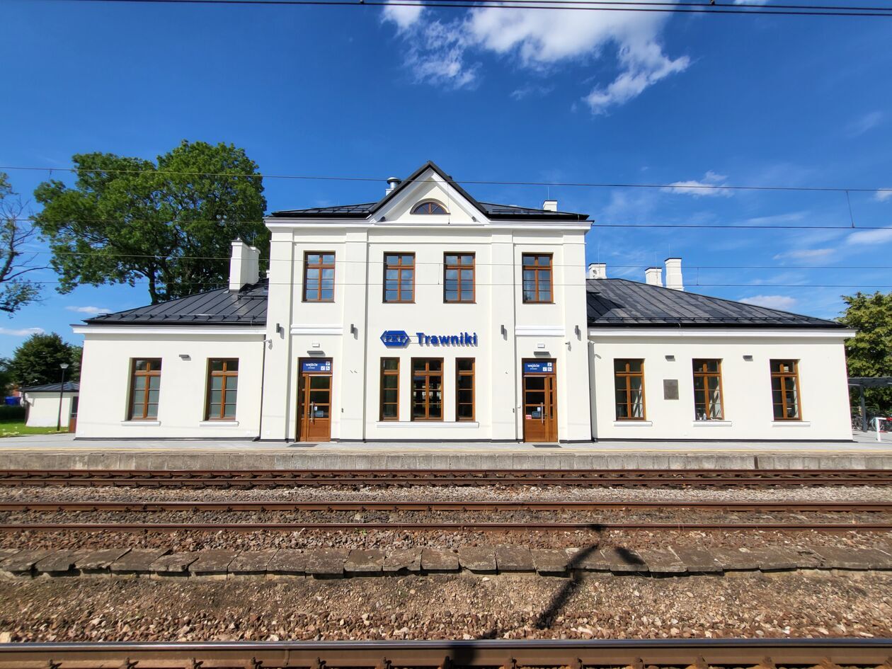 Odnowiona stacja kolejowa w Trawnikach - Autor: PKP SA