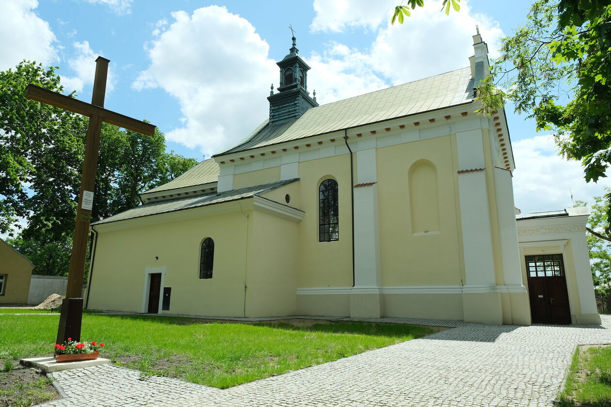  <p>Za najstarszy kości&oacute;ł w Lublinie uznaje się Kości&oacute;ł pw. Św. Mikołaja na lubelskim wzg&oacute;rzu Czwartek. Podania m&oacute;wią, że świątynia&nbsp;stała tutaj może już za panowania Mieszka I, w X wieku.</p>