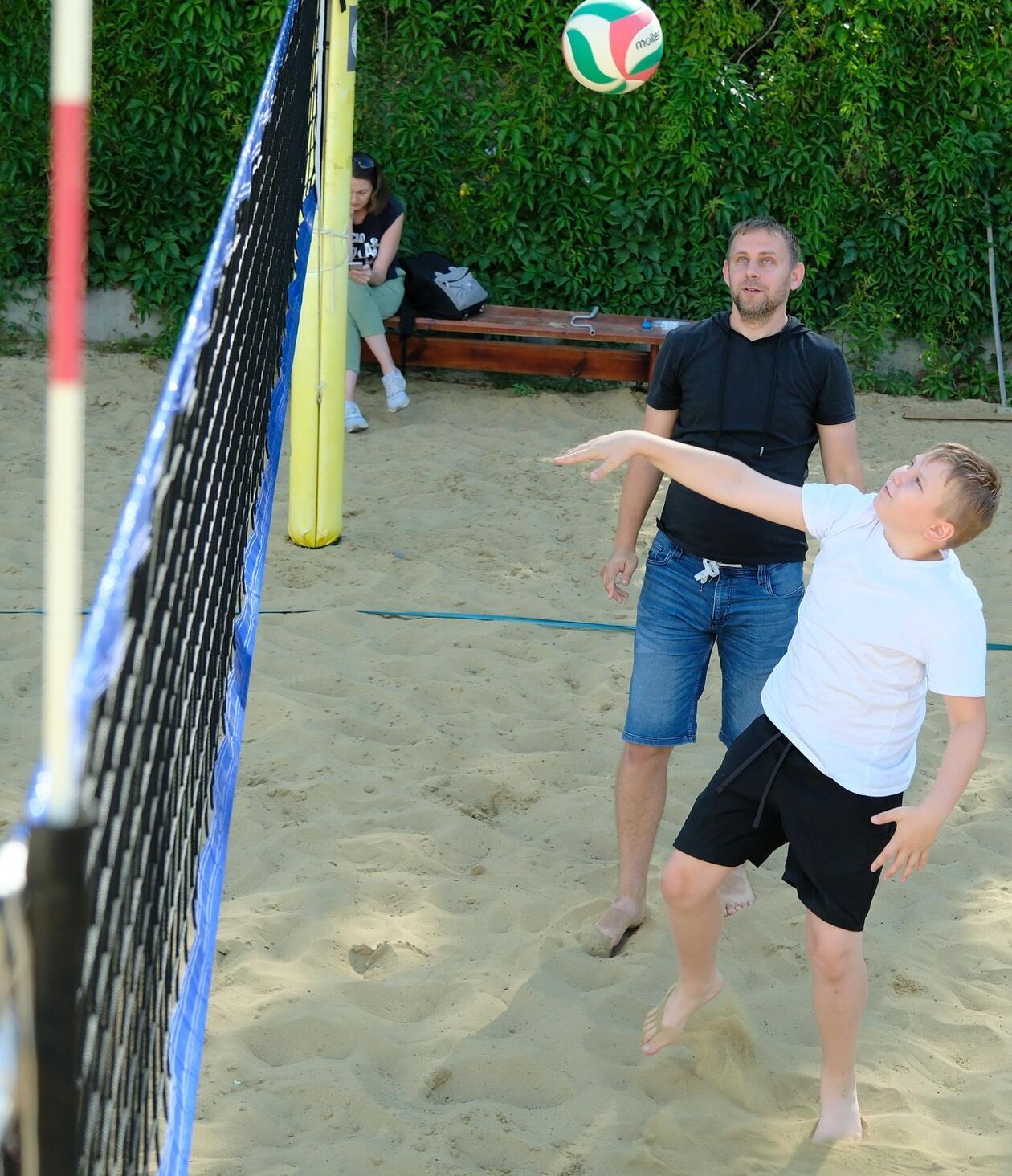  Akcja Lato w Mieście: nauka gry w siatkówkę plażową  (zdjęcie 15) - Autor: DW