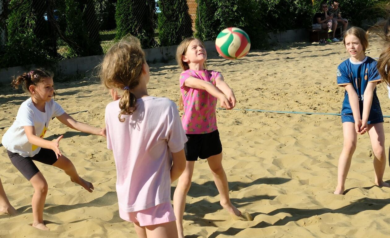  Akcja Lato w Mieście: nauka gry w siatkówkę plażową  (zdjęcie 31) - Autor: DW