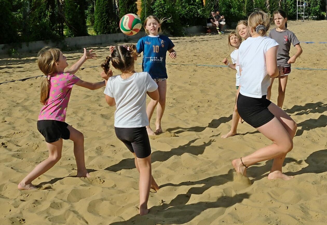  Akcja Lato w Mieście: nauka gry w siatkówkę plażową  (zdjęcie 21) - Autor: DW