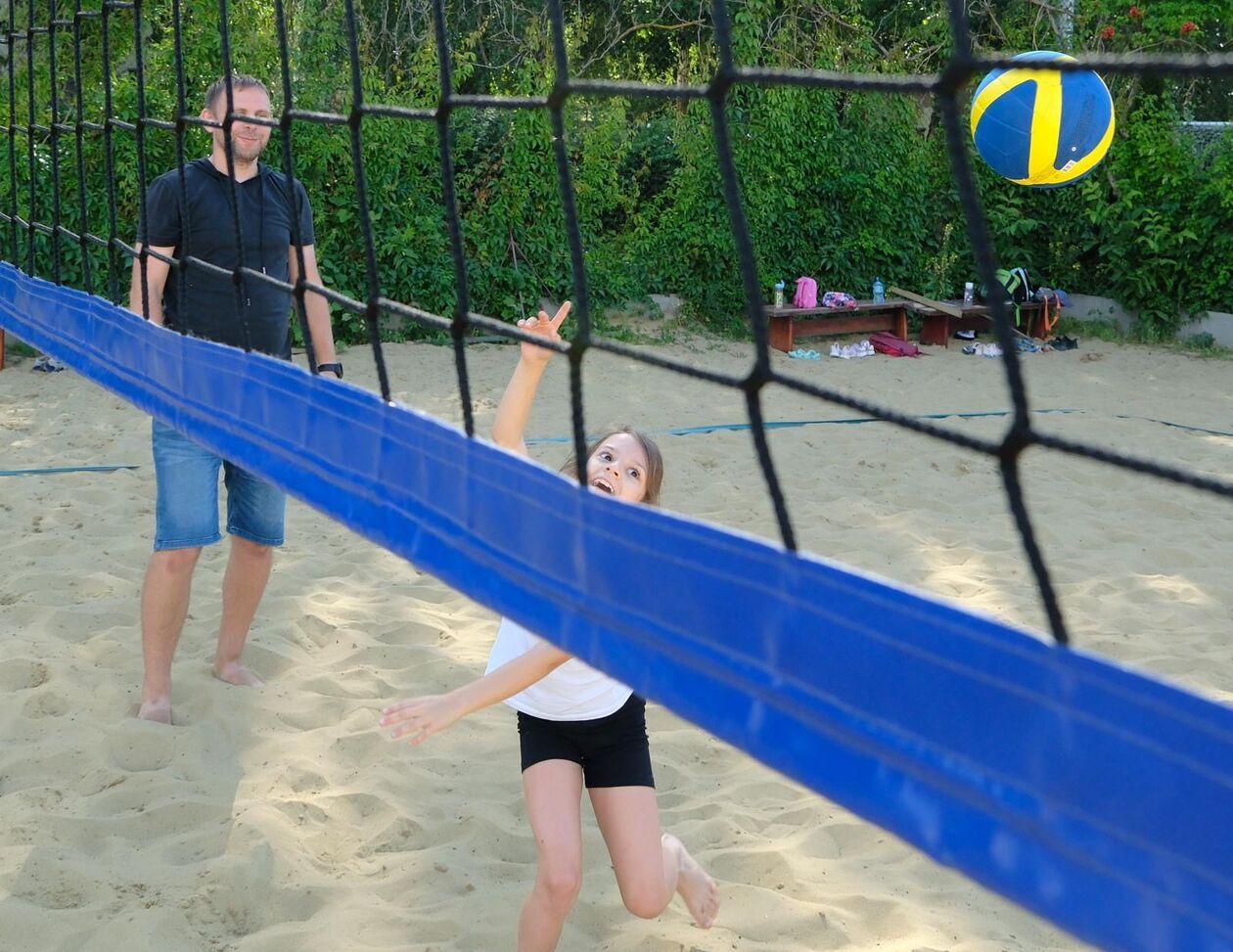  Akcja Lato w Mieście: nauka gry w siatkówkę plażową  (zdjęcie 20) - Autor: DW