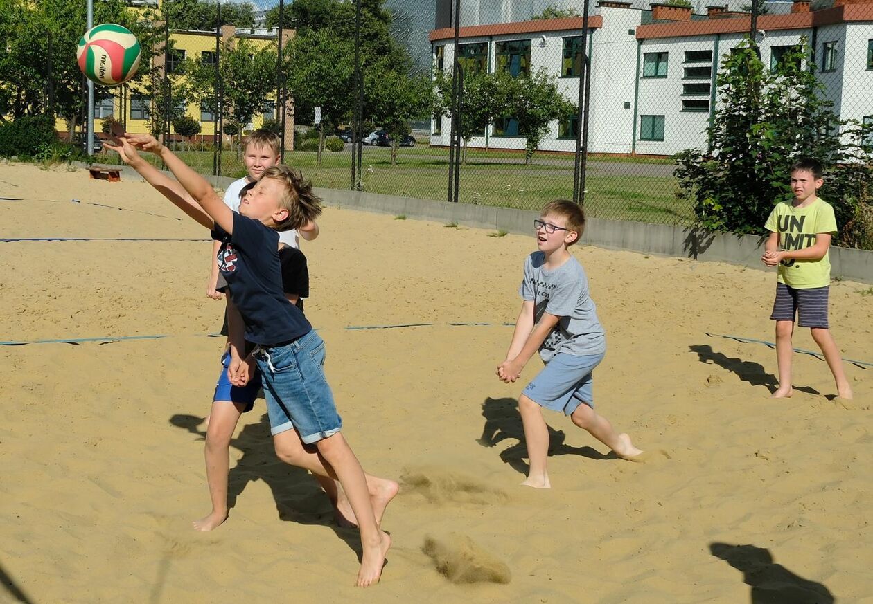  Akcja Lato w Mieście: nauka gry w siatkówkę plażową  (zdjęcie 23) - Autor: DW